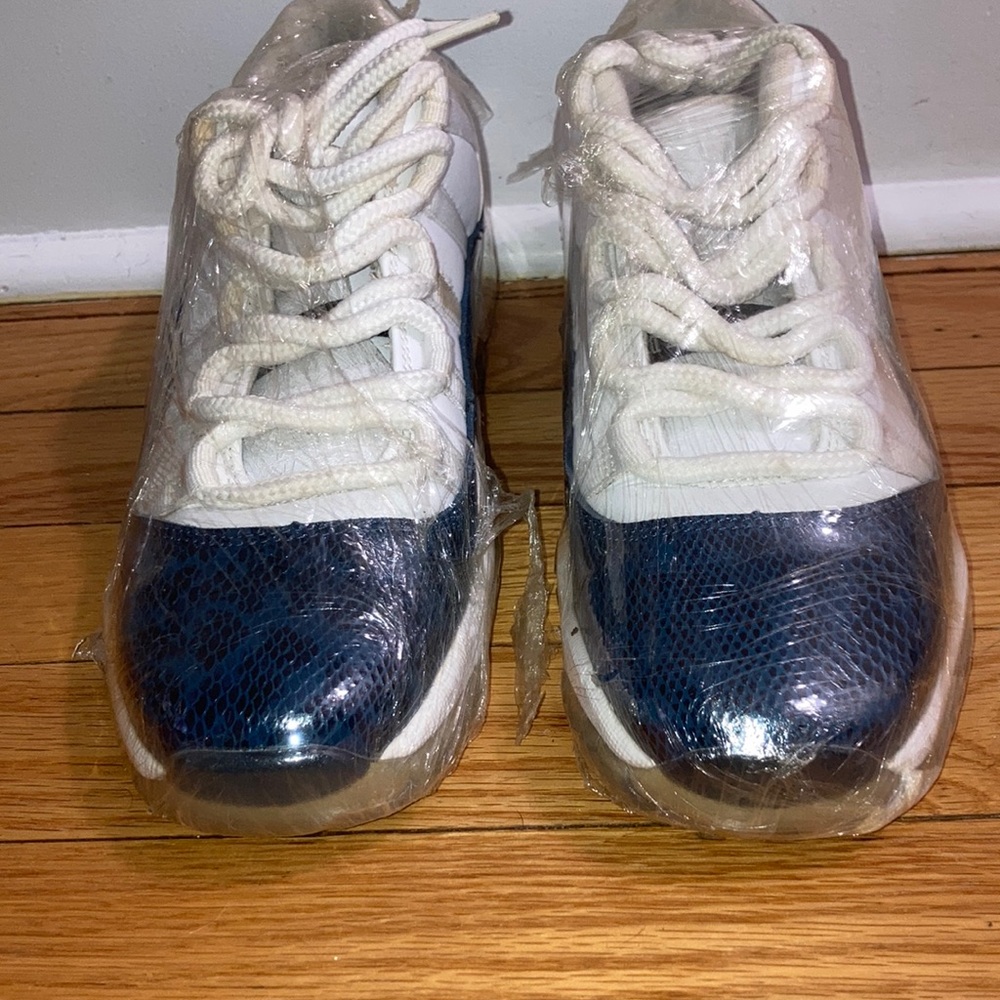Air Jordan 11 Retro Low GS White Navy Snakeskin